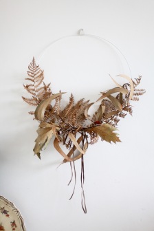 dried fern wreath - perfect fall and winter decoration