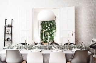 fir and pine christmas wall decoration with flowers styling Anastasia Benko - photo by westwingnow.de