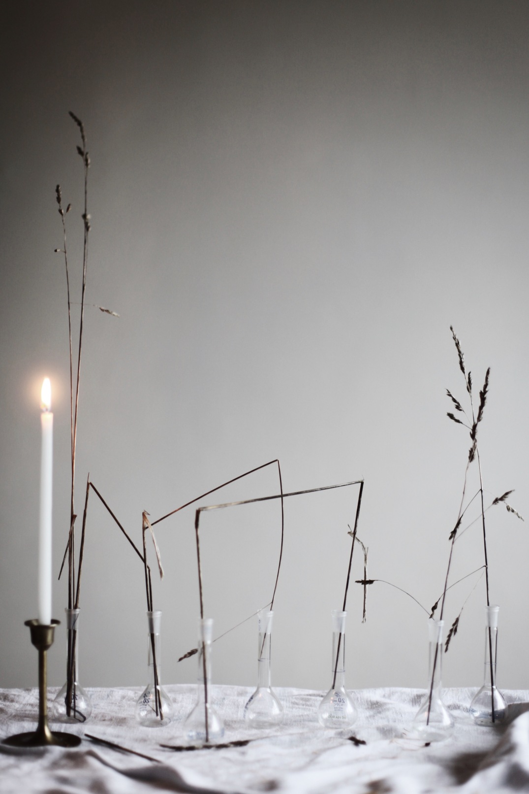 less is more - winter decoration with dried grass 